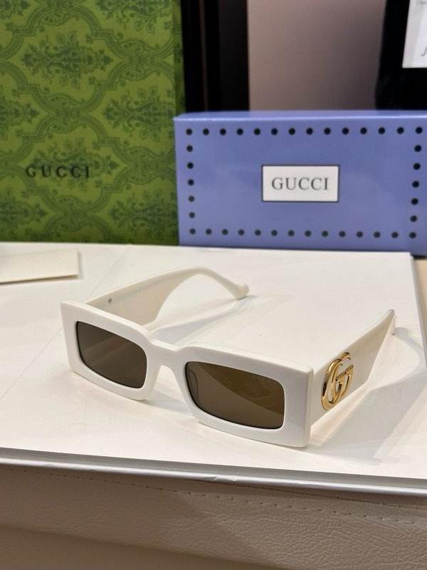 Gucci Sunglasses 541